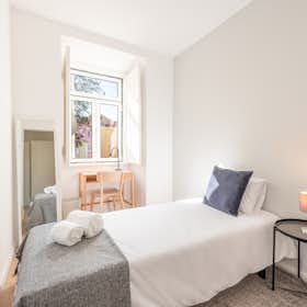 Private room for rent for €847 per month in Lisbon, Escadinhas da Saúde