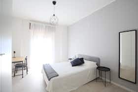 私人房间 正在以 €500 的月租出租，其位于 Modena, Via Giuseppe Soli