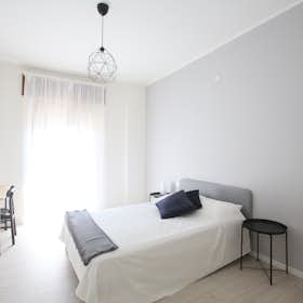 Private room for rent for €550 per month in Modena, Via Giuseppe Soli