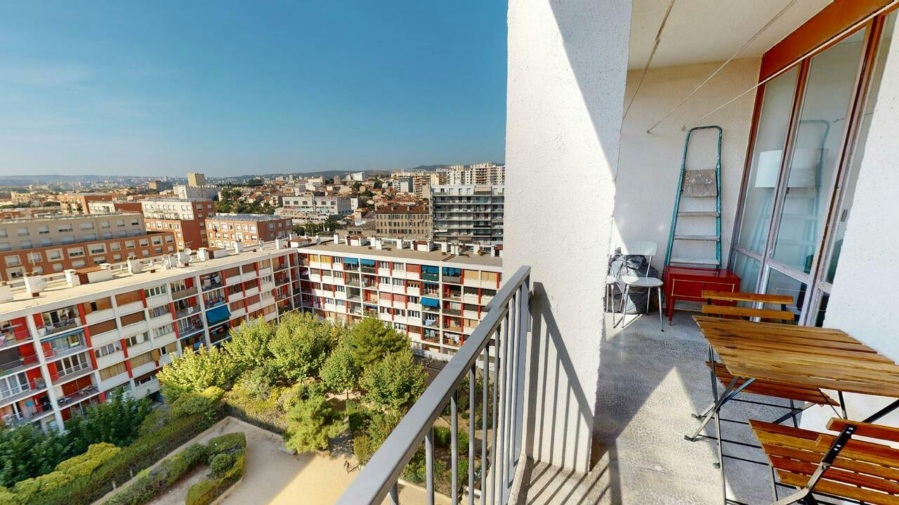 Private room for rent on Boulevard de la Révolution, Marseille - Plus