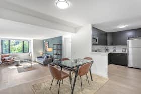 Apartment for rent for €2,654 per month in Chicago, E Scott St