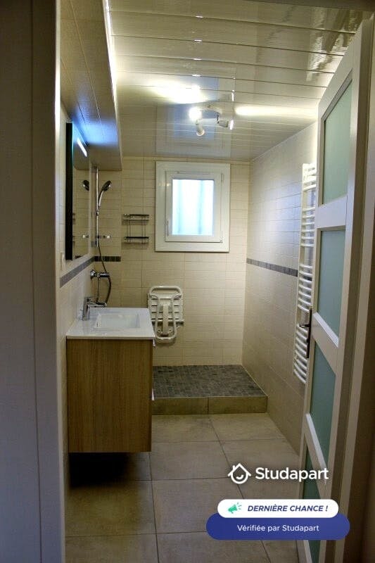 House for rent on Avenue des Anciens Combattants d'Afrique, Décines-Charpieu - Widok 4