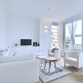 Apartment for rent for €2,968 per month in Paris, Rue de Charonne