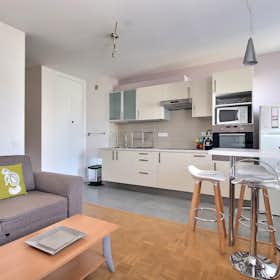 Apartment for rent for €1,595 per month in Paris, Rue des Favorites