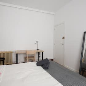 Private room for rent for €777 per month in Madrid, Calle de la Luna