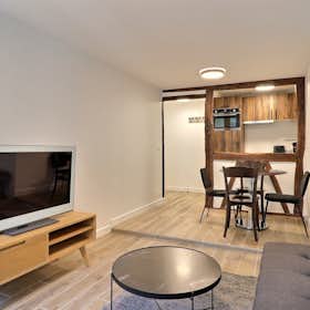 Apartment for rent for €1,816 per month in Paris, Rue de Sèvres