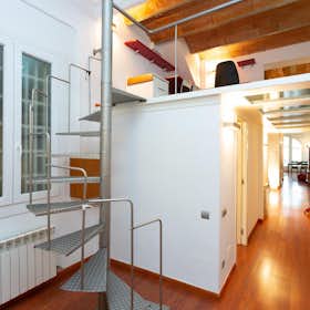 Apartment for rent for €1,795 per month in Barcelona, Carrer Gran de Gràcia