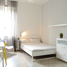 Private room for rent for €915 per month in Milan, Corso di Porta Romana