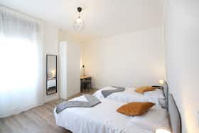 共用房间 正在以 €360 的月租出租，其位于 Modena, Via Giuseppe Soli