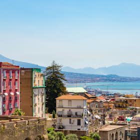 Apartment for rent for €1,700 per month in Naples, Rampe Montemiletto