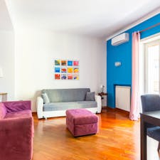 Apartment for rent for €1,860 per month in Naples, Via Filippo Illuminato
