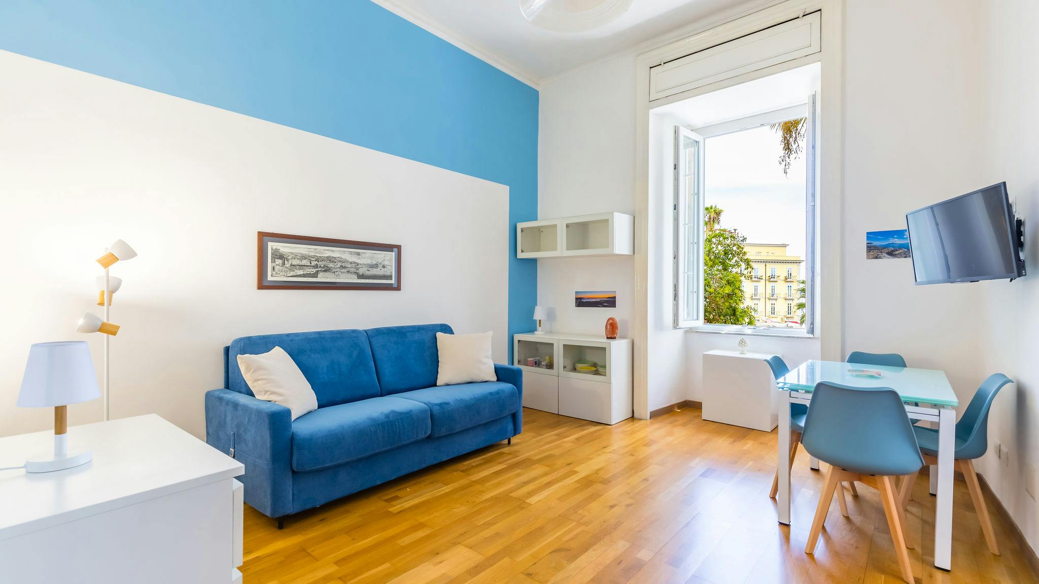 Studio for rent for €1 per month in Naples, Piazza San Luigi