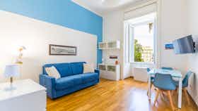 Lägenhet att hyra för 1 808 € i månaden i Naples, Piazza San Luigi