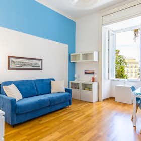 Appartement te huur voor € 1.750 per maand in Naples, Piazza San Luigi
