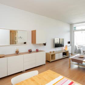 Apartment for rent for €1,795 per month in Barcelona, Carrer de Llançà