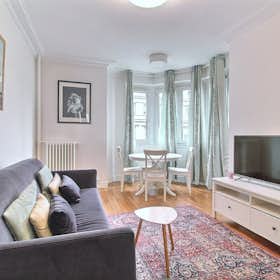 Apartment for rent for €1,802 per month in Paris, Avenue de la Porte de Sèvres