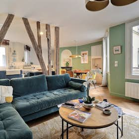 Apartment for rent for €2,756 per month in Paris, Rue Richer