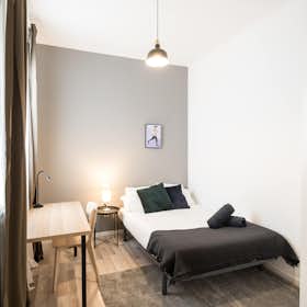Private room for rent for €620 per month in Madrid, Calle de Atocha