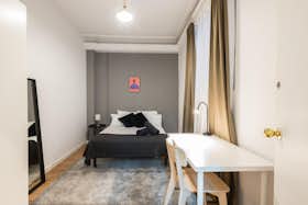 Private room for rent for €700 per month in Madrid, Calle de las Infantas