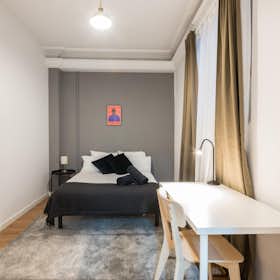 Private room for rent for €720 per month in Madrid, Calle de las Infantas