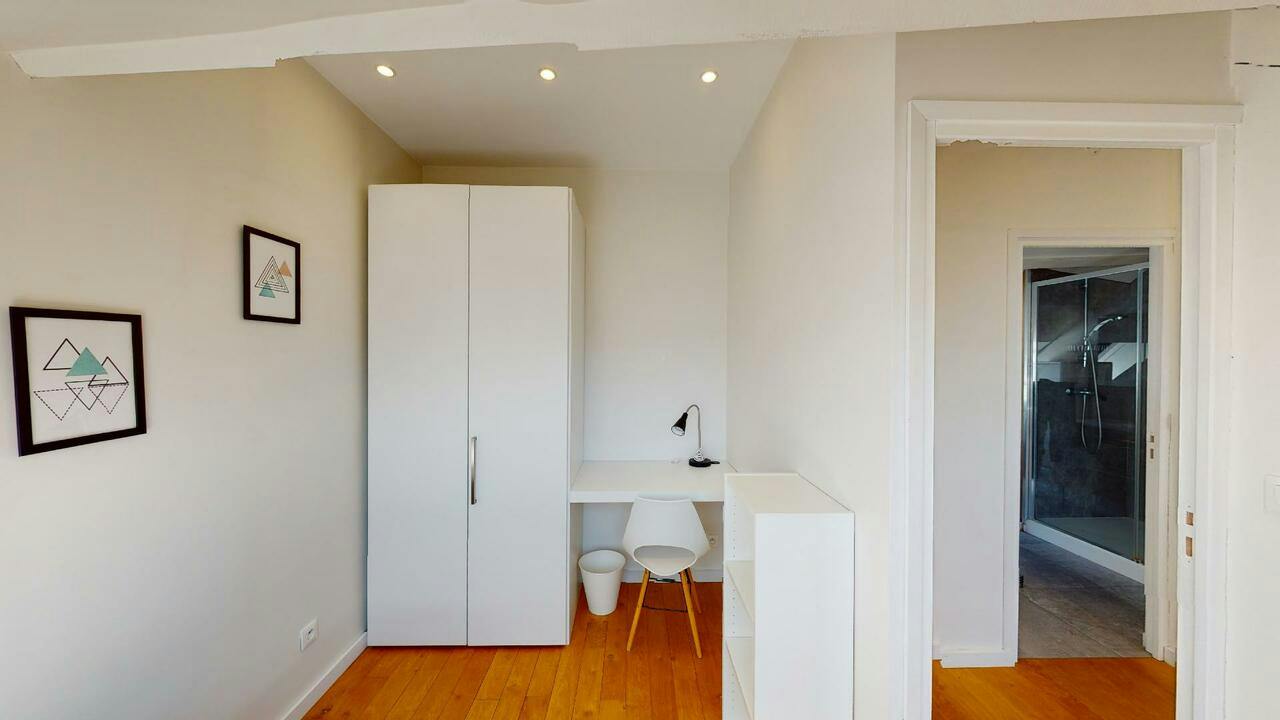 Private room for rent on Place Catinat, Lille - Vue 3