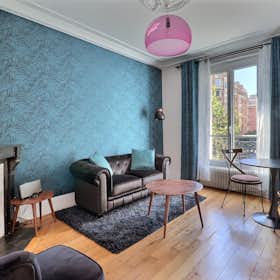 Apartment for rent for €2,120 per month in Paris, Boulevard Brune