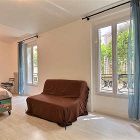 Studio for rent for €1,484 per month in Paris, Rue de la Pompe