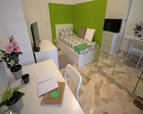 Privé kamer te huur voor € 780 per maand in Milan, Via Gaeta
