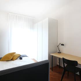 Private room for rent for €815 per month in Milan, Via Passo Sella