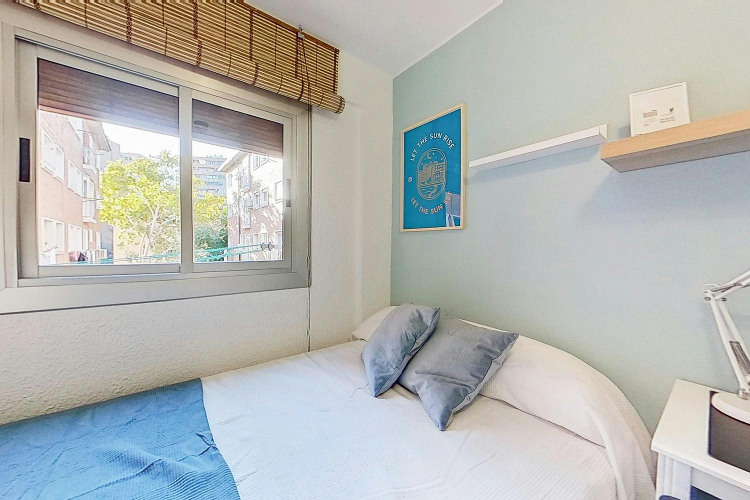 Private room for rent for €275 per month in Zaragoza, Calle La Milagrosa