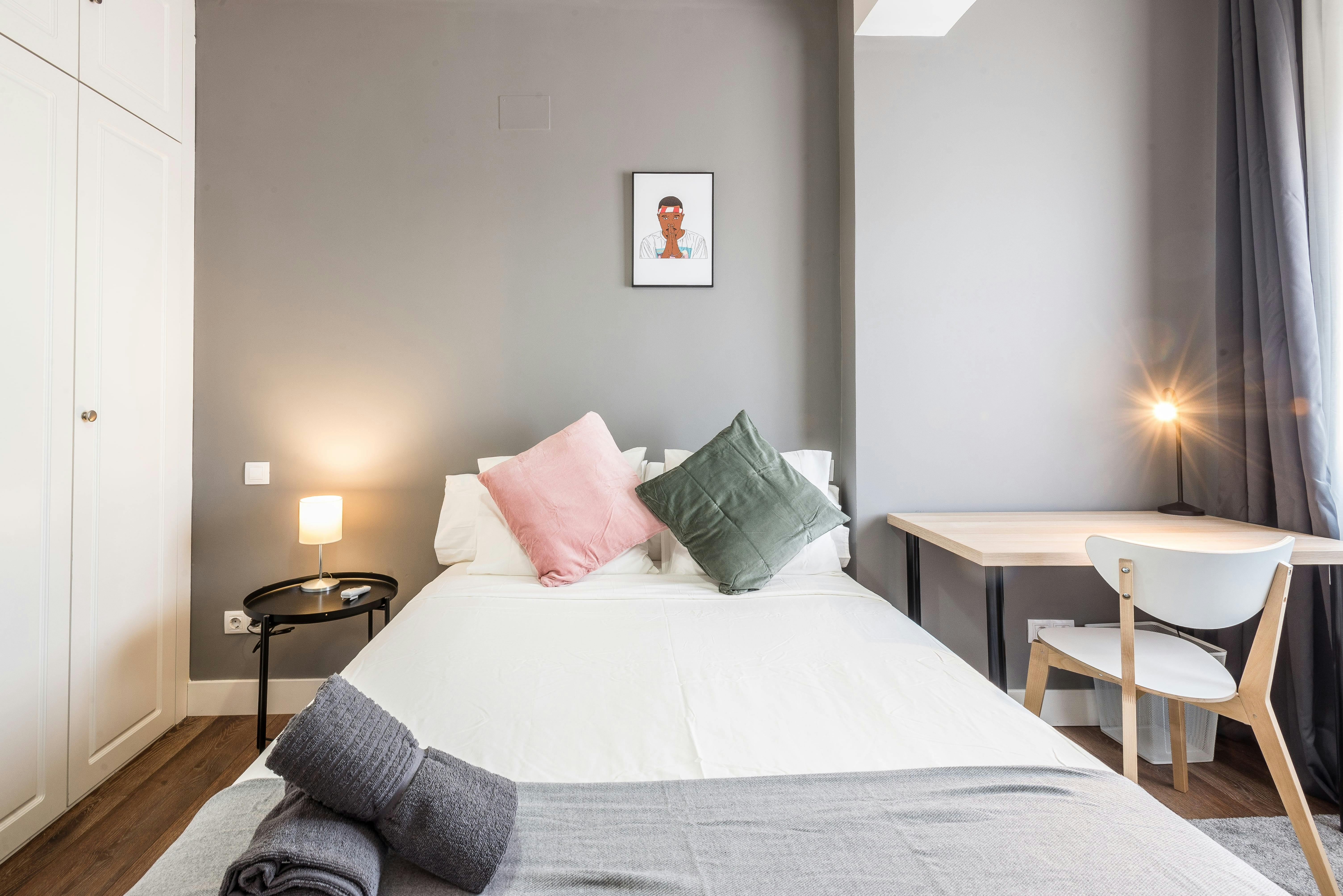 Private room for rent for €580 per month in Madrid, Avenida del Mediterráneo