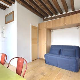 Studio for rent for €1,367 per month in Paris, Rue Mondétour