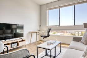 Lägenhet att hyra för 2 103 € i månaden i Los Angeles, Motor Ave