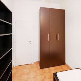 Private room for rent for €760 per month in Milan, Via Bartolomeo d'Alviano