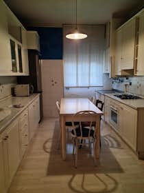 Private room for rent for €430 per month in Vicenza, Via Tomaso Albinoni