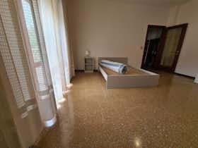 Private room for rent for €440 per month in Vicenza, Via Tomaso Albinoni
