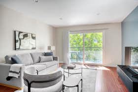 Apartament de închiriat pentru $3,823 pe lună în Woodland Hills, Nevada Ave