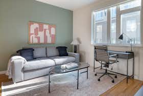 Appartamento in affitto a $4,123 al mese a Oakland, 16th St