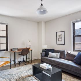 Квартира сдается в аренду за $2,100 в месяц в Chicago, W Lawrence Ave