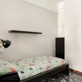 Shared room for rent for €370 per month in Milan, Largo Giovanni Battista Scalabrini