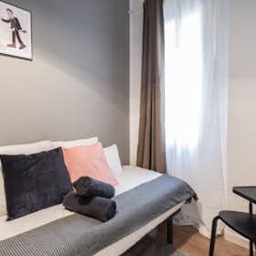 Private room for rent for €675 per month in Madrid, Calle de las Infantas