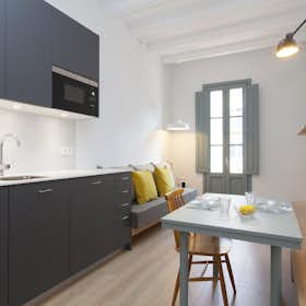 Apartment for rent for €1,495 per month in Barcelona, Carrer del Roser