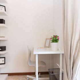 Private room for rent for €535 per month in Cesano Boscone, Via delle Acacie