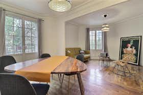 Apartment for rent for €1,686 per month in Paris, Rue Belgrand