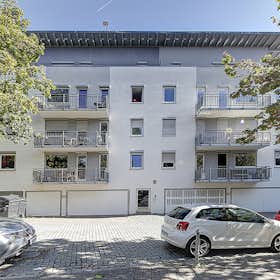 WG-Zimmer zu mieten für 635 € pro Monat in Stuttgart, Aachener Straße