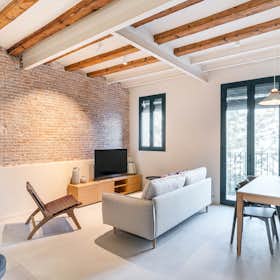Apartment for rent for €2,915 per month in Barcelona, Carrer de Badajoz