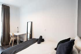 Private room for rent for €700 per month in Madrid, Calle de los Caños del Peral