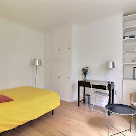 Studio para alugar por € 1.272 por mês em Paris, Rue Raymond Losserand