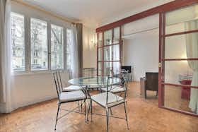 Apartment for rent for €2,227 per month in Paris, Avenue de Suffren
