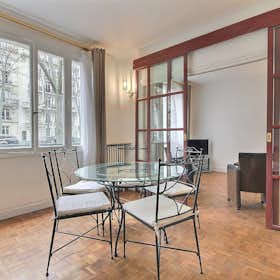 Apartment for rent for €2,227 per month in Paris, Avenue de Suffren